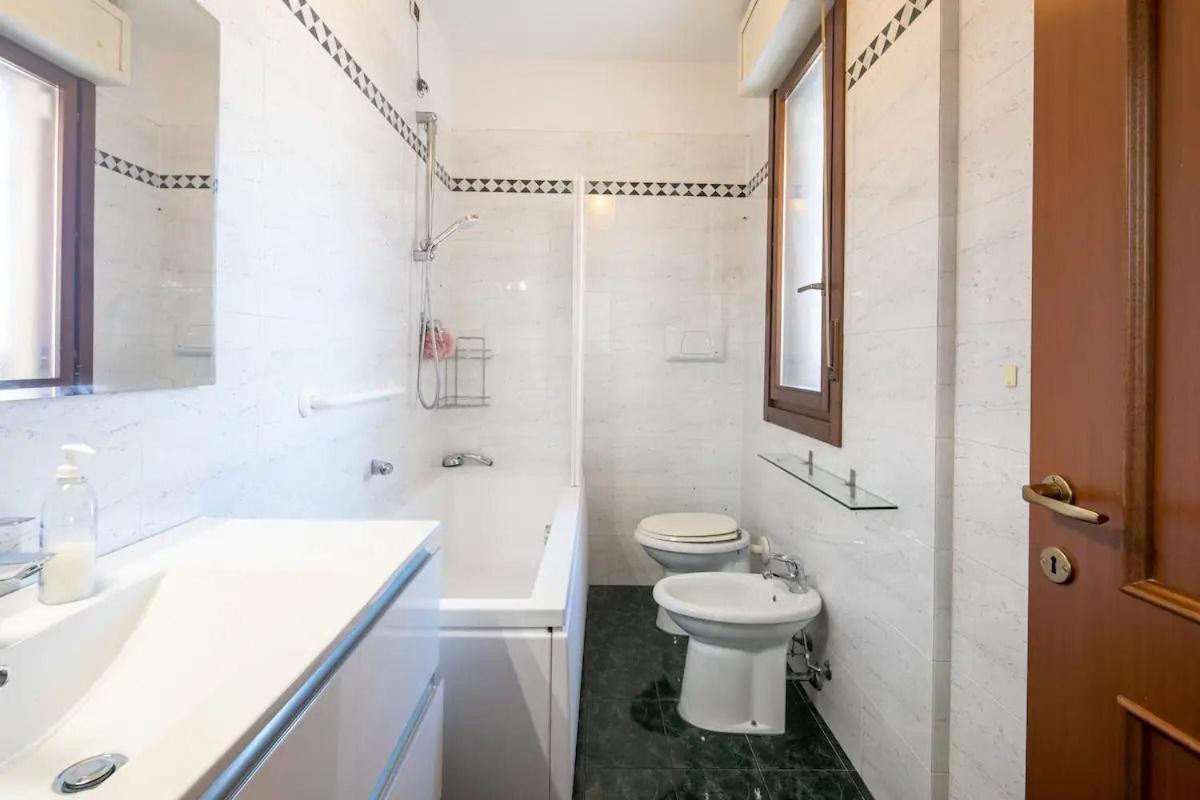 Suite Con 2 Balconi - 6 Guest Prato  Buitenkant foto